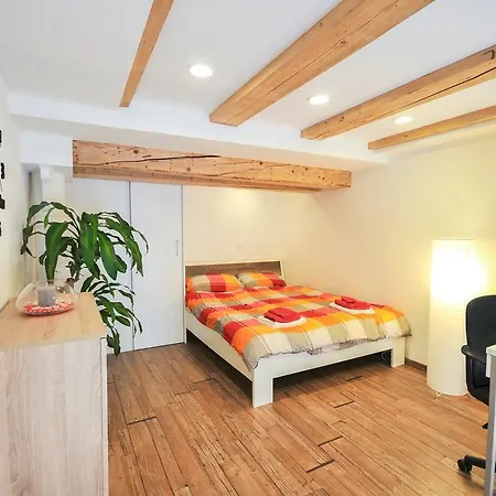 Appartement Tobacna Red